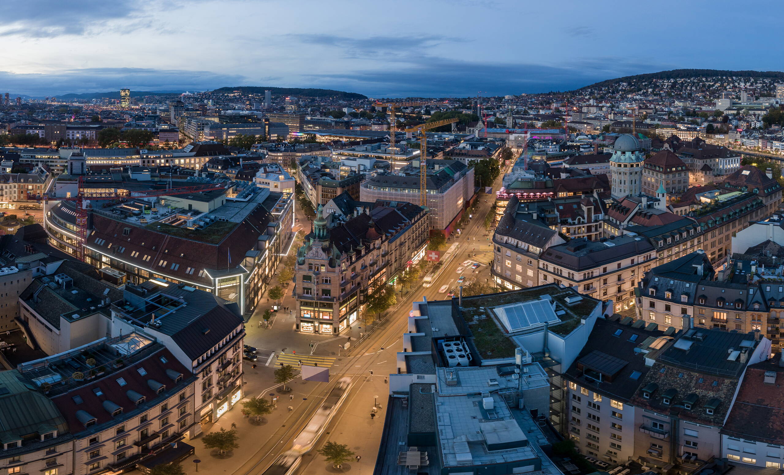 Bahnhofstrasse Zuerich, 360° Panorama, Architekturvisualisierungen, Aussenbereich, Dämmerung, Stadt, Drohnenaufnahmen